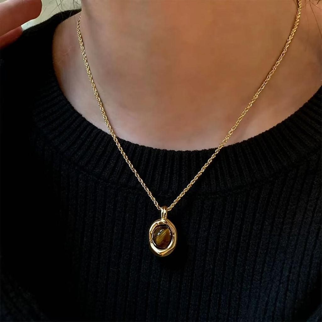 Sienna | Vintage Layered Amber Beaded Pendant Necklace