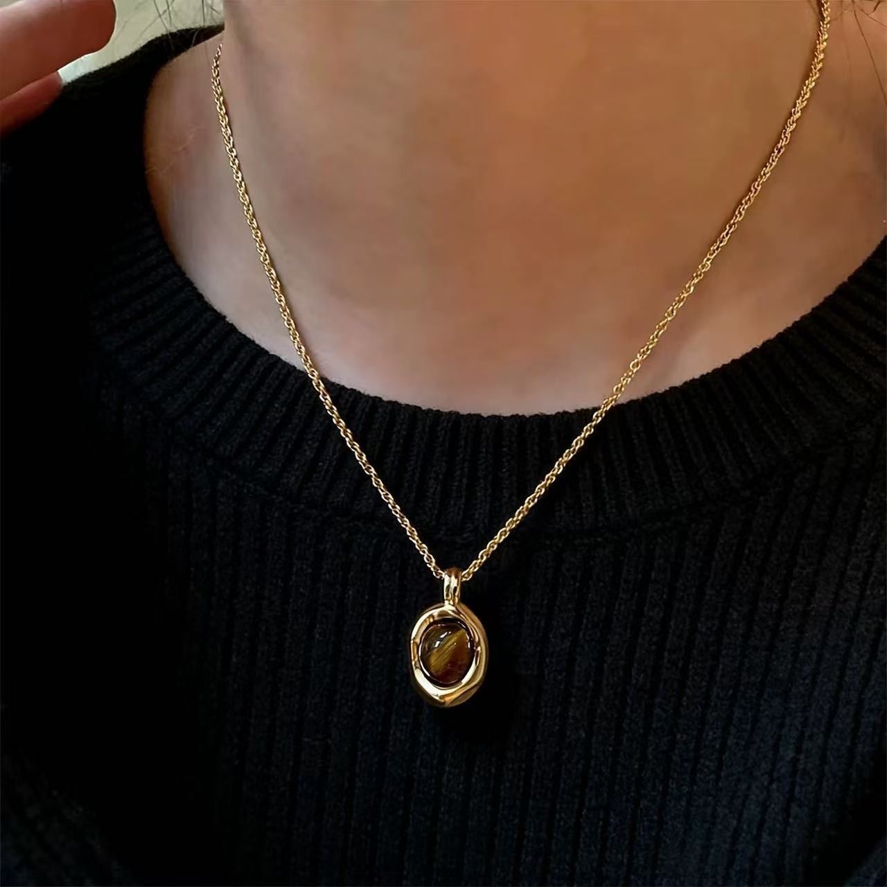 Sienna | Vintage Layered Amber Beaded Pendant Necklace