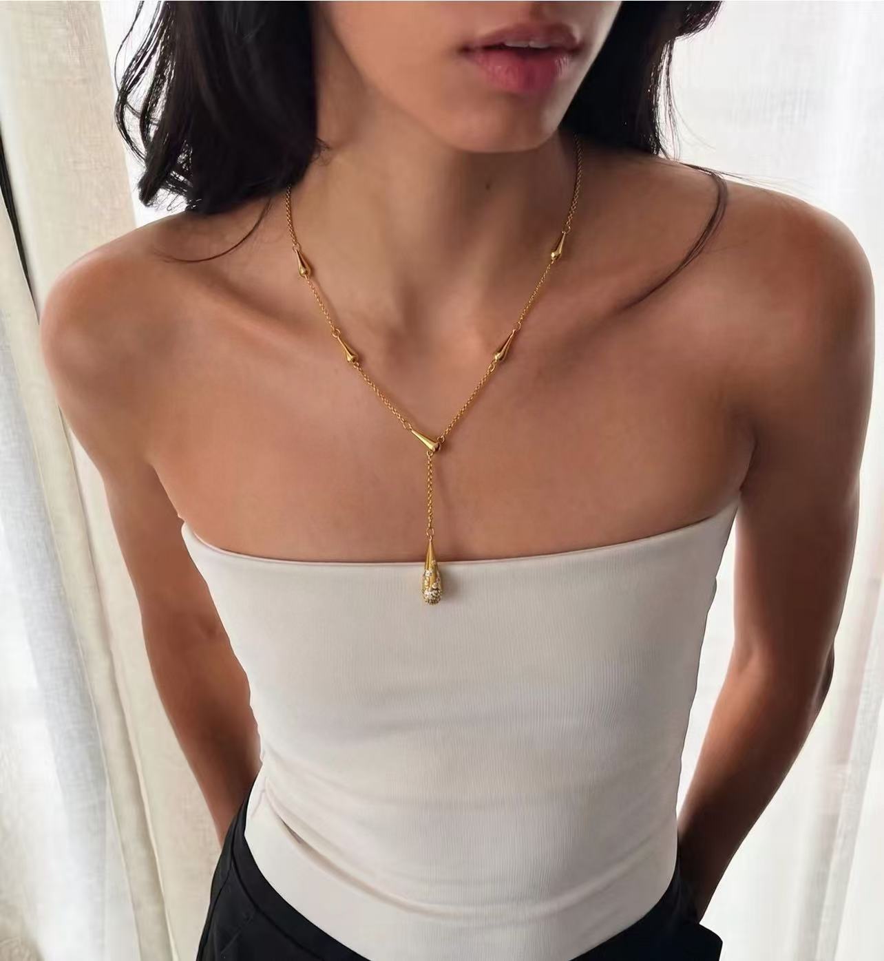 Rachel | 90s Vintage Inspired Teardrop Lariat Necklace