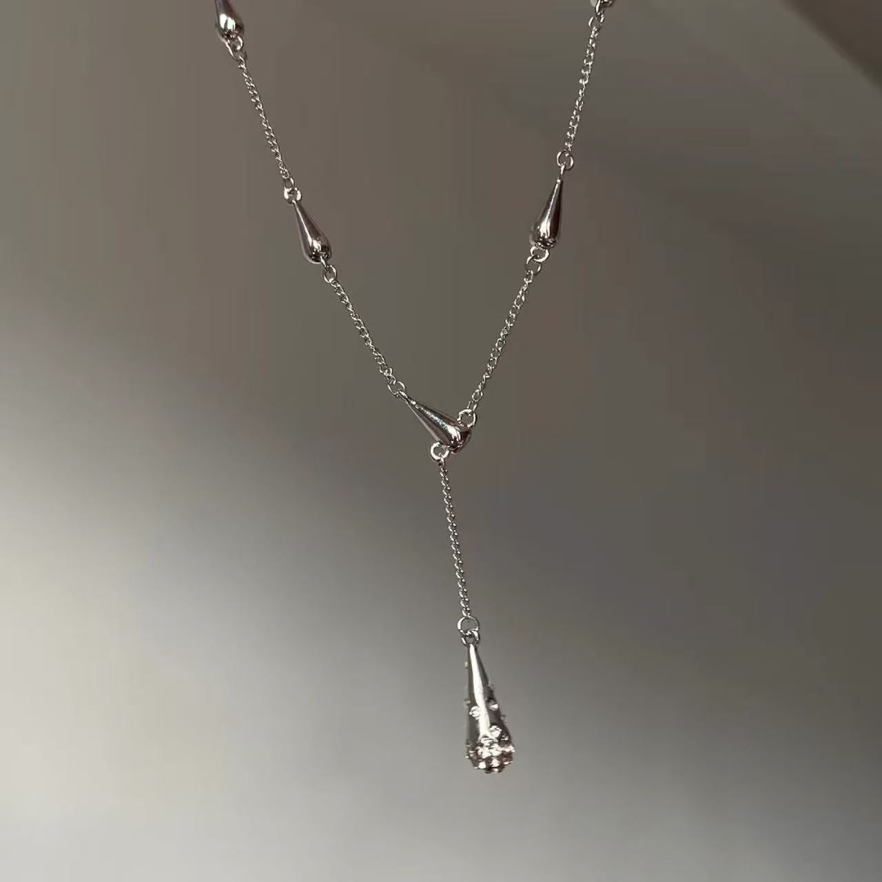 Rachel | 90s Vintage Inspired Teardrop Lariat Necklace