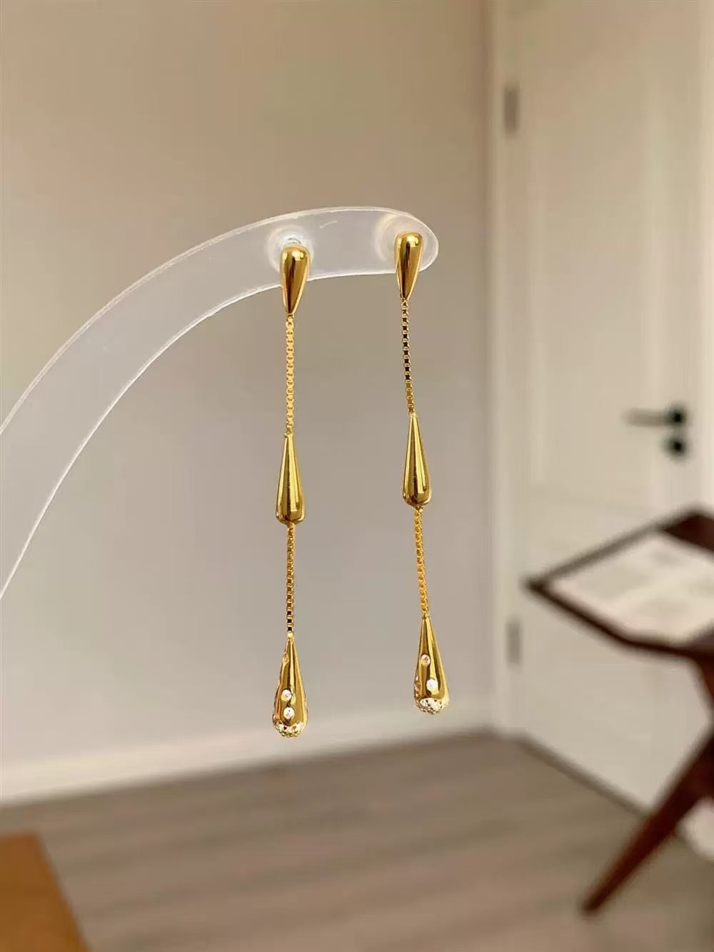 Rachel | 90s Vintage Inspired Teardrop Linear Drop Earrings